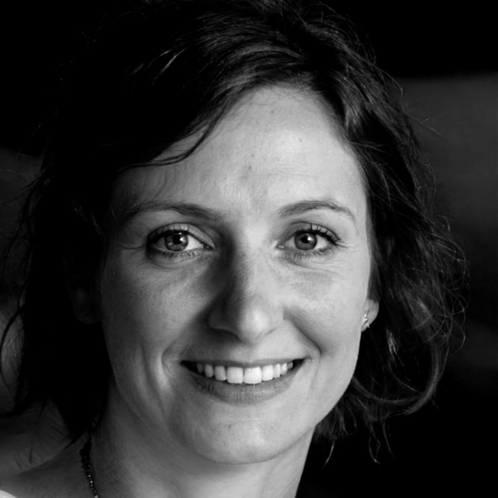 talenlithbexio team member Rhea explaining financial concepts during a workshop session